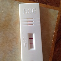 各位孕妈：麻烦帮我看看我的这个验孕棒属不属于怀孕，不是用晨尿有没有关系？
