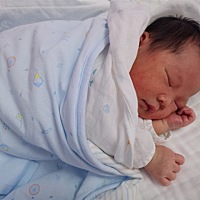 40周预产期当天生了男宝宝.打了无痛然后生不出.产钳夹出来的....过程贼惨！