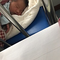 才弟4天，喂养母乳我的乳头已经被吸的不成样啦，痛的我不敢再给她吸啦，