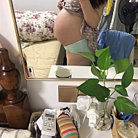 看我这圆圆的大肚子～宝宝在肚子里的时候很闹腾，自己觉得是个男孩子（胎梦也有梦到过两三次），但...