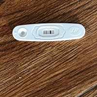 第二条杠这么模糊是备孕成功了么，距上次经期过了4天，各位亲爱的帮我看看