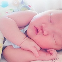 我家宝宝 眼睛老是有 黄色的眼屎 特别多 愁死了