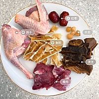 女神美容养颜汤！小仙女们喝起来💕💕食材见下图，隔水炖2.5小时即可！补气血又能补胶原～