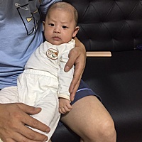 剖腹产三个月了，好喜欢我的宝宝。两个月时照的特精神