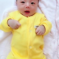 儿子已经25天了哦 再过几天我们就满月了 好开心啊！😄。终于可以出门了 . 这月子每天做的我快要闷坏了...