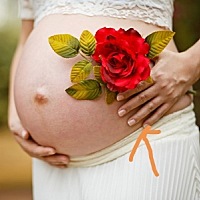 22周，最近这个位置（箭头那里）偶尔有点痛，不知道怎么回事，请问有孕妈知道吗？