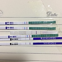 这是中了吗  月经推迟4天 早孕试纸一直是弱阳 没有加深 第二张照片是今天早上测的 排卵试纸显示强阳 早...