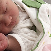 7.18凌晨无痛分娩顺产出生的小王子，痛三指开打了无痛睡了一个小时宫口就全开了。可怜宝宝今天却黄疸高...