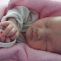 宝宝第四天了 剖腹产 看到宝宝再痛也值得  祝辣妈都心想事成