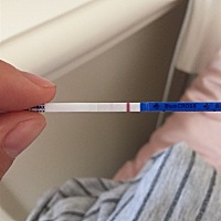 怎么一道深 一道浅 这样是怀孕了吗 ？宝妈们？