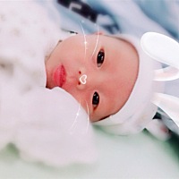 由于身体原因  35周住院保胎一周  后来肝功能又异常了 37+5就剖腹产了  儿子生下来才2555克   现在21天...