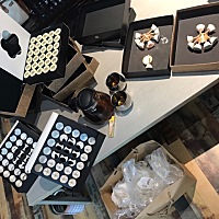 帮客人艾灸调理身体，每次和我说有好转的时候，心总是乐着偷笑，我爱我的艾灸事业