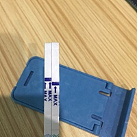 早孕试纸和排卵试纸一起测会影响结果吗，早上测的同一个尿杯同时测，然后测完放一起，排卵试纸有粉印，...