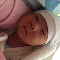 那么看到她门一家心情就不好，看到宝宝两只眼睛都睁开了，心情一下就好了