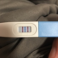 5秒左右就出现了，会不会是弄错了，胸已经疼了半个多月了，一直感觉有姨妈要来。。但是推迟十多天了。