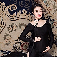 八个月的时候照的，现在宝宝三个月了，时间过的很快，珍惜和宝宝合体的时光