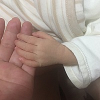 准时40周．预产期天生的．真是个准时的小棉袄．看着你健健康康的的生下来那一刻．所以的痛不算痛．苦不...