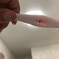 这是啥情况？过了两天了，月经每个月都很正常，不过前两天有点月经，后来没了，啥情况。