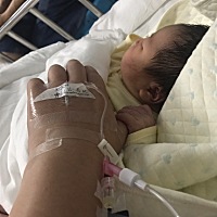 19号晚上破水 疼到20号早上10点才开2指，疼的不行的我选择了打无痛分娩，结果无痛才让我休息了3个小时又...