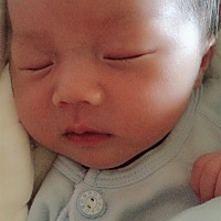 请问宝妈们，什么奶粉好，易消化易吸收的？我家出生17天了一直在喝雅培菁智  宝宝喝了上火 不吸收 不消...