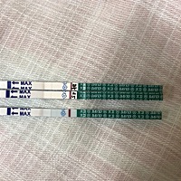 末次6.30，上面是晨尿测的，下面是刚刚测的，刚测的没干时好像有姨妈灰，干了好像又不明显了，帮忙看一...