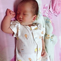 7月28号满月。在娘家坐月子，跟婆婆也没什么明里的矛盾，但是她也没来看过宝宝。老公在海南工作。纠结要...