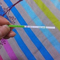 怎么还不来月经 排卵试纸弱阳性了 不能怀孕啊 我不敢测