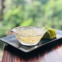 手工桂花蜜燕窝，自己亲手做了两瓶，毎次开瓶都香气四溢，还有老家带的手工团子，今天的早餐🥣，你们...