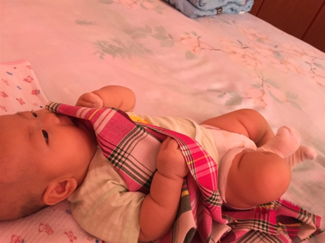 把被单当吃的往嘴里送