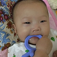 真羡慕你们眼睛大的宝宝…我闺女眼睛随爹…好小…哈哈哈哈哈哈…