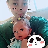 在坐月子期间 我跟老公开玩笑拍拍打打 闹着玩 婆婆说我们互相不能碰 也不能睡一张床 说坐月子的人手有毒...