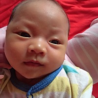 😢😢好不容易把母乳补上来了，他白天还不愿意吃了！不给喝奶粉就哭还不睡觉！给母乳吃哭的更厉害！