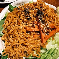 怀孕三个月 孕吐不严重 突然特别想吃火鸡面 每天都望梅止渴 看微博视频图片 好想吃 好想吃 好想吃