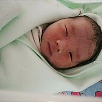 本来打算顺产的，疼了2天2夜，第三天开了4指打了无痛分娩催产针，因为我已经40周+5了，结果宝宝一直下不...