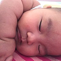 认妈妈了，阿姨抱哭，我一接过来就好了。