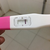 上次6月21号来的，这个月到现在都没来。昨天测的一道杠，咋回事啊