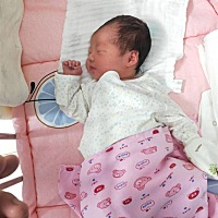 7.28日我家小公主提前出生了、6.06斤现在宝贝还没有睁开眼，看着她心里说不出的幸福