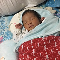 孩子一吸奶就睡觉，本身宝妈奶头就不突，都要自己吸喂宝宝，咋办