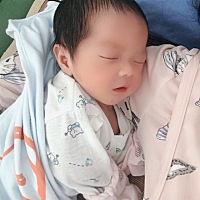 7月25号 早上 破腹产男宝 6斤4两 😄
