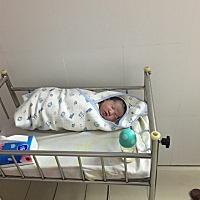 7月3O零晨终于卸货，女宝一玫八斤三剖腹产，晚期到生太累了