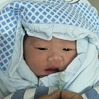 宝宝凌晨一点二十七出生、顺产、中间的辛苦真的无法形容、宝宝还难产、哎，女宝宝一枚，看见宝宝心里舒...