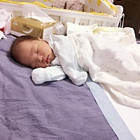 堵奶堵的厉害，催奶7次了 还是堵，自己捏的胸部都破了，催乳师说不能这样捏，再捏下去要去医院了。叫我...