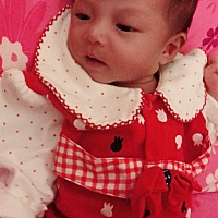 宝妈们，我家宝宝8.7号满月能不能穿短袖出门啊？