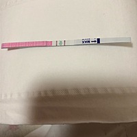 比对照线颜色还深，是不是马上排卵？这两天吃好多冰棍，有影响吗要娃儿