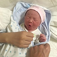 突然觉得胎动不是很好，急诊剖宫产手术，当看见宝贝的那一刻觉得什么都值得了……