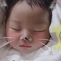 今天是出来的第三天晚上拍的  😍  女宝宝   明天要做出生证明啦 不知道起啥名    宝爸姓陈  求三个字...