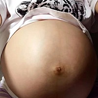 图一怀大宝，图二怀二宝，二宝预产期是十月一号