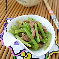 我早上都不吃饭，一直到中午才吃饭，有什么影响吗？我感觉不到饥饿，一般都是睡到中午。