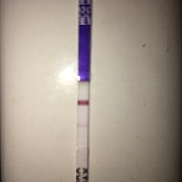 这是怀孕了吗？例假推迟三天了，乳房一直胀痛