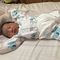 感觉自己是奇葩，进产房消毒脱衣服，弄弄好十分钟不到，娃要出来，被医生给堵回去了，说她手套还没带没...